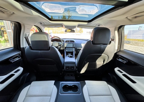 Jaguar F-Pace cena 142999 przebieg: 188000, rok produkcji 2017 z Jaworzno małe 631